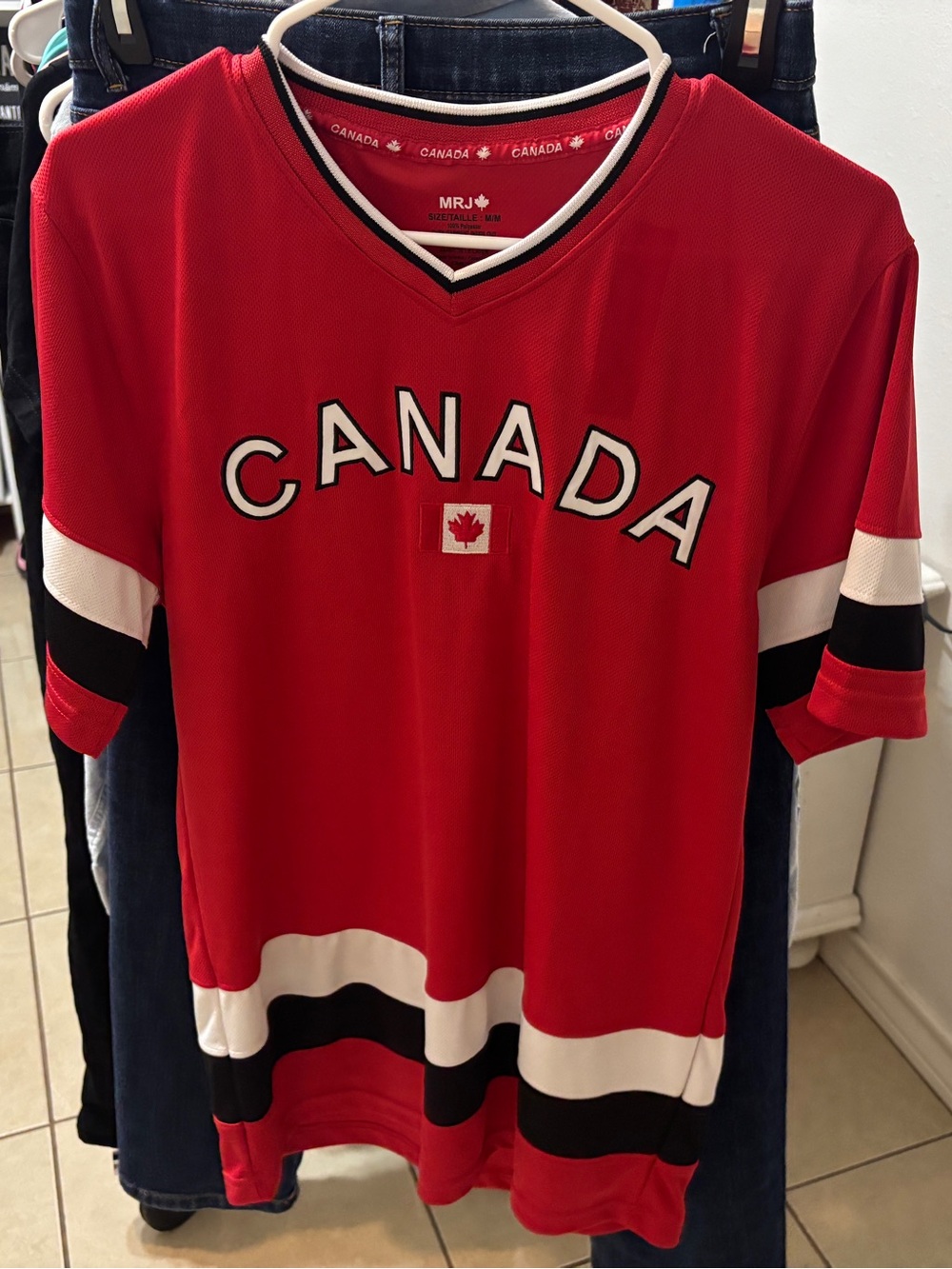 Red Canada Hockey Jersey Men’s Size Medium